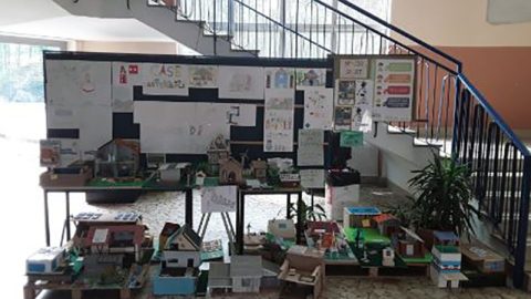 Esposizione di modelli di abitazioni ecosostenibili creati dai ragazzi della Scuola Secondaria di I grado